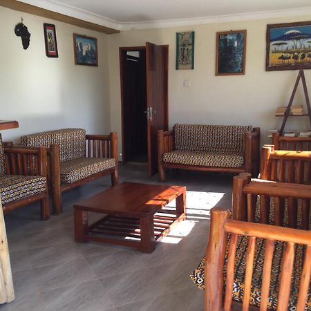 African Roots Guesthouse Entebbe Dış mekan fotoğraf