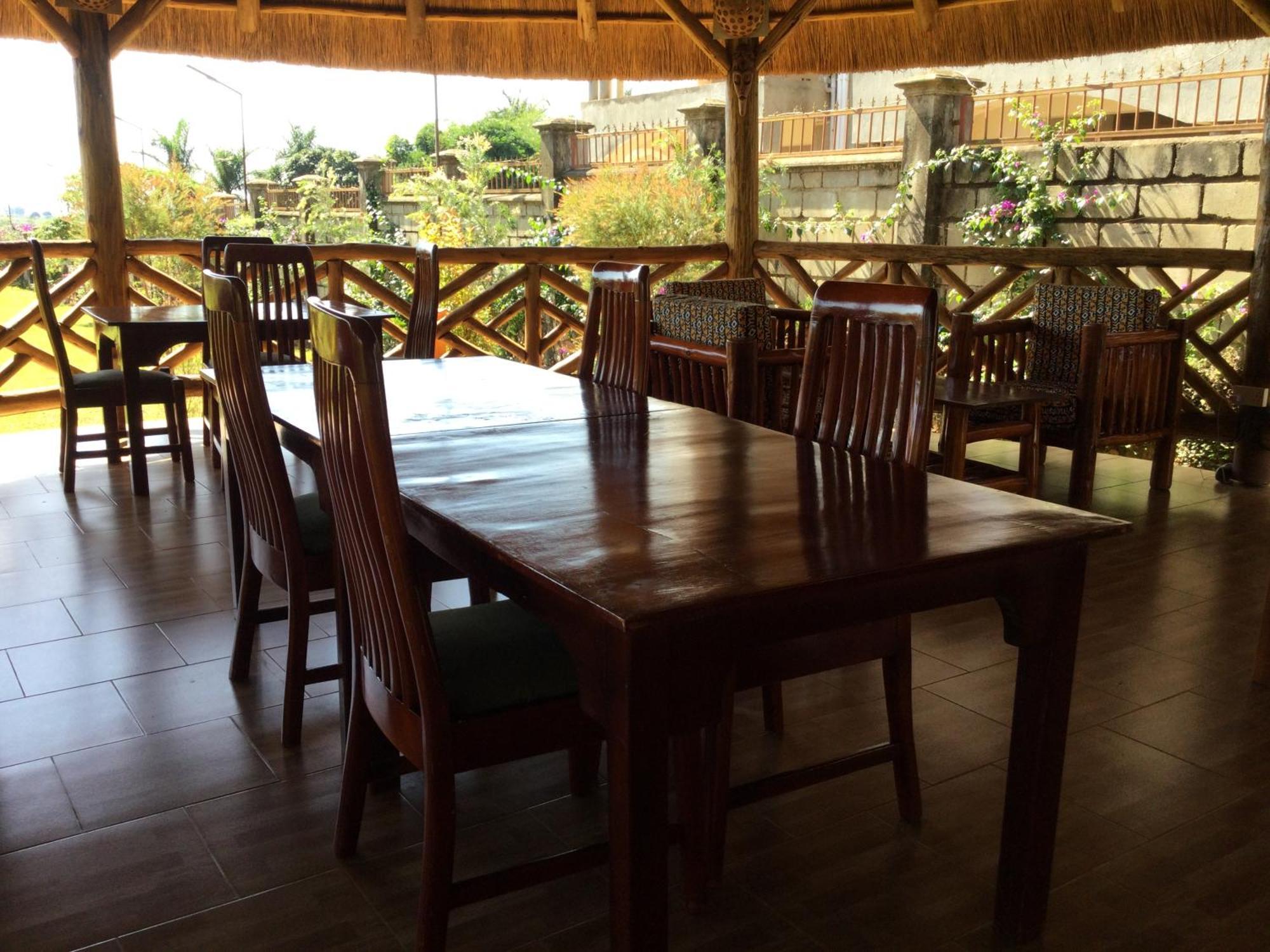 African Roots Guesthouse Entebbe Dış mekan fotoğraf