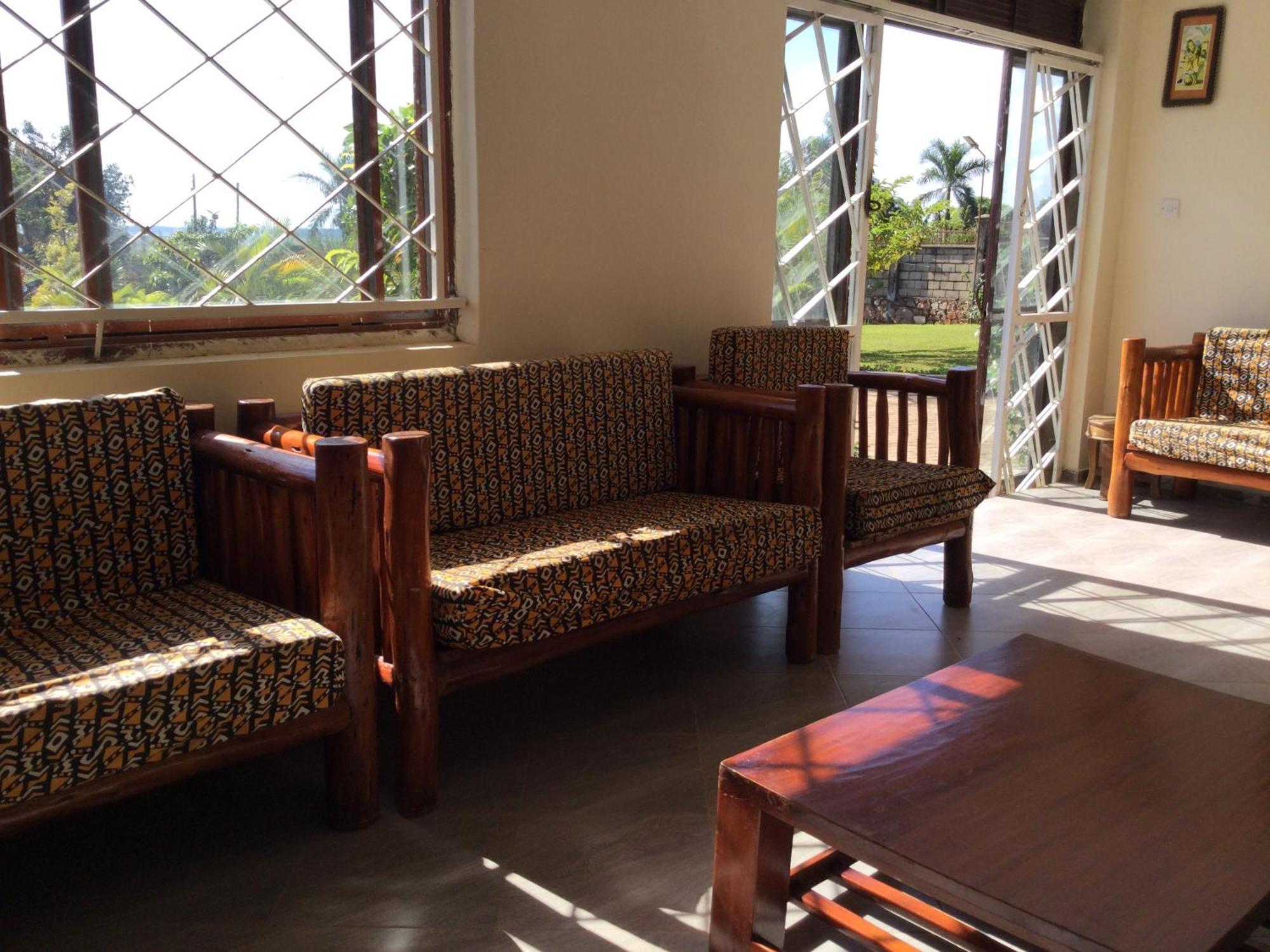 African Roots Guesthouse Entebbe Dış mekan fotoğraf