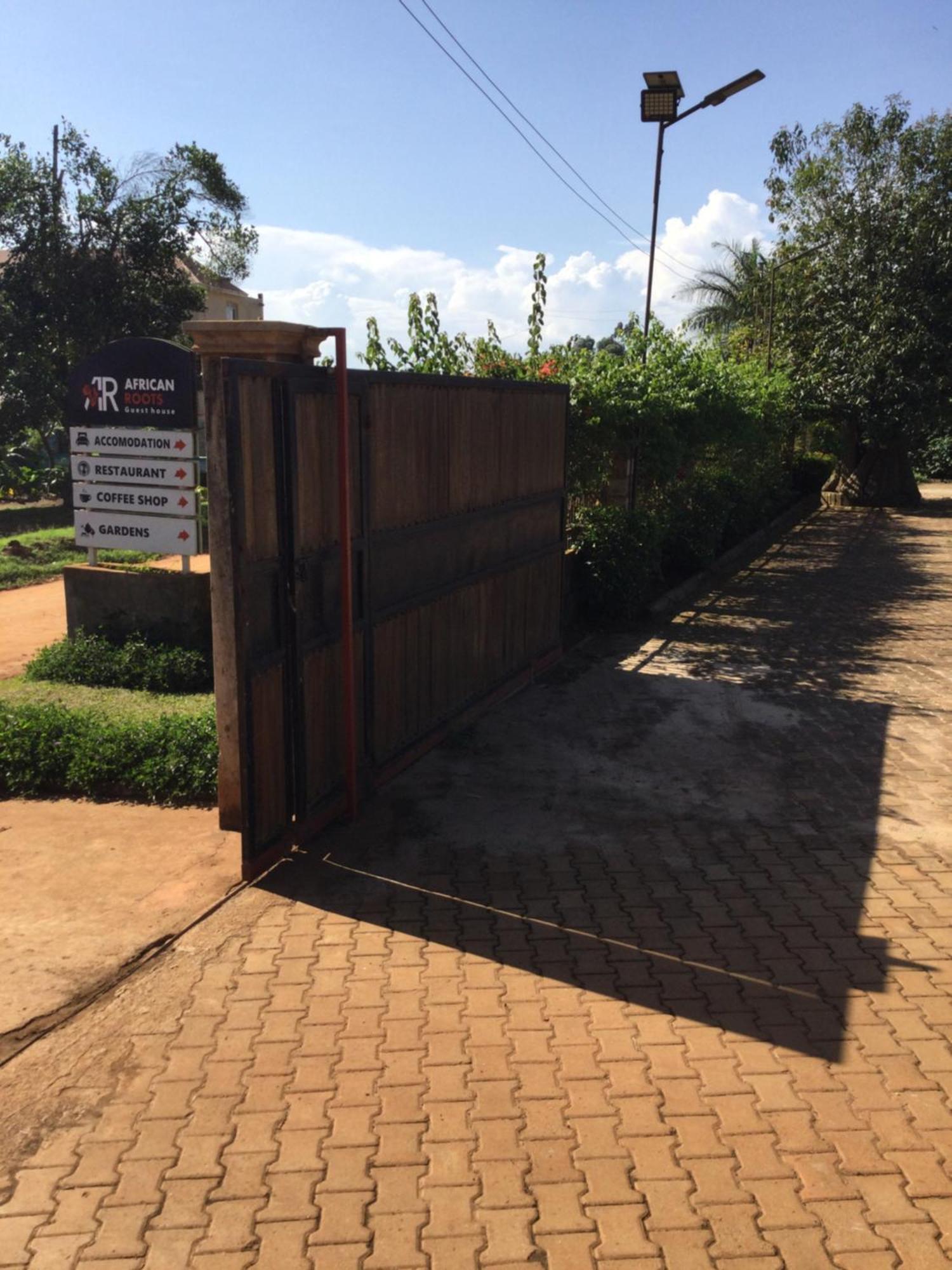 African Roots Guesthouse Entebbe Dış mekan fotoğraf