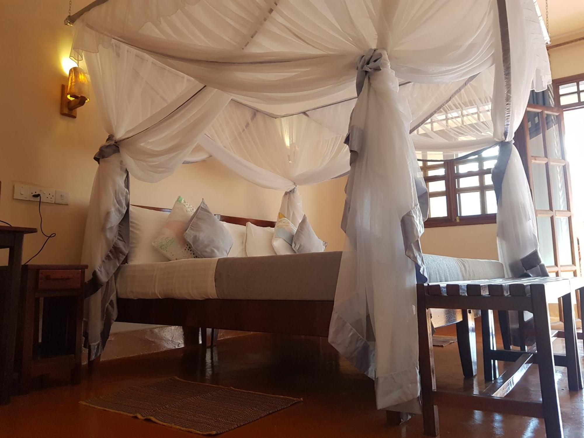 African Roots Guesthouse Entebbe Dış mekan fotoğraf